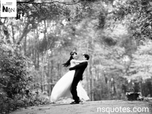 एक दूसरे का चित्र बनवाते हुए फोटो खीचवाना