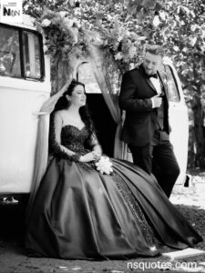 प्यार से निहारते हुए फोटो निकालना